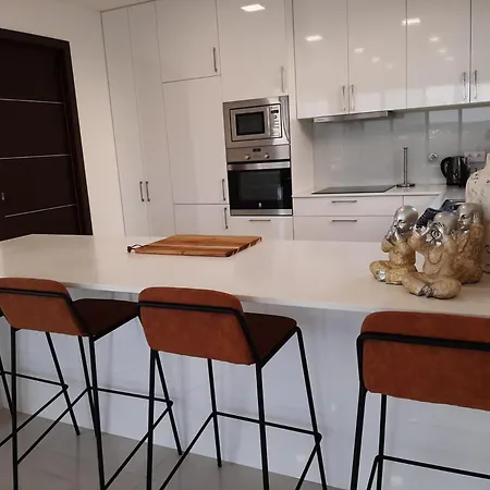 White Lagoon, 6 Guests, 2 Bathrooms, Heated Private Pool, Amazing View, Ac, Fully Equiped ! Alfeizerão