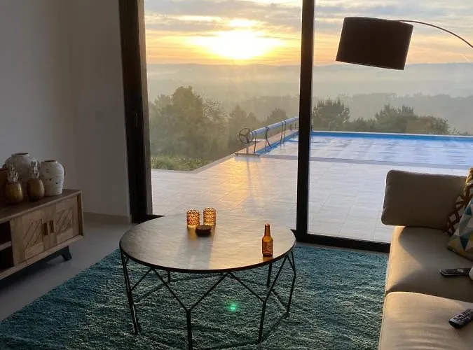 White Lagoon, 6 Guests, 2 Bathrooms, Heated Private Pool, Amazing View, Ac, Fully Equiped !