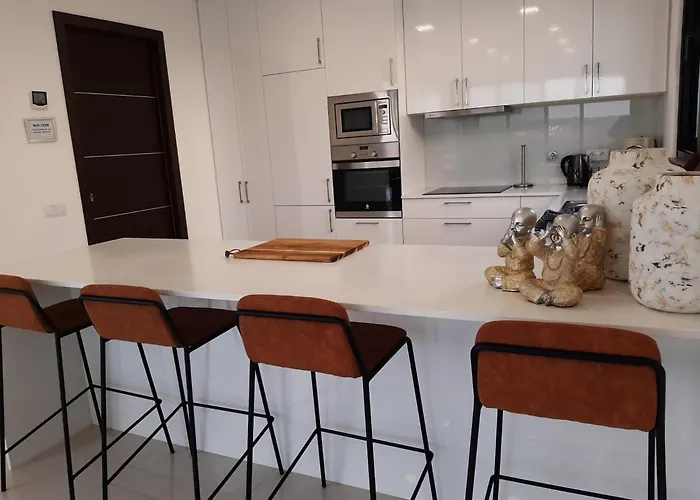 White Lagoon, 6 Guests, 2 Bathrooms, Heated Private Pool, Amazing View, Ac, Fully Equiped ! Alfeizerão